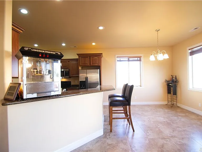 523 N Paxson Dr — Photo 8