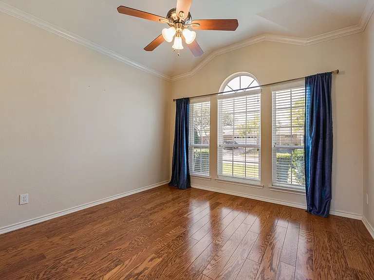 401 Idaho Ct — Photo 7