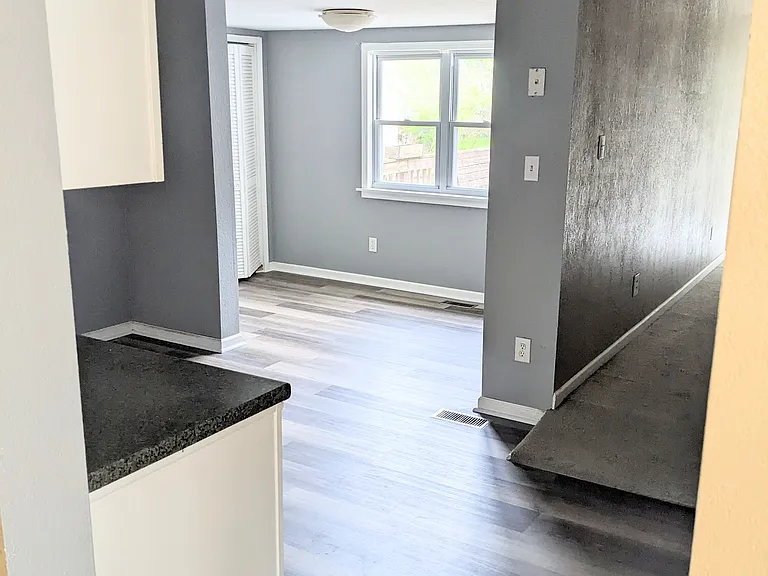 208-210 Cherry St #208 — Photo 6