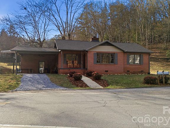 2nd image of 504 Greens Creek Rd