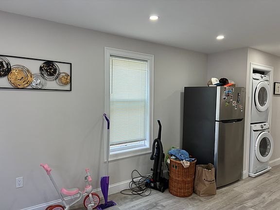 2nd image of 120 Buttonwood St #2B