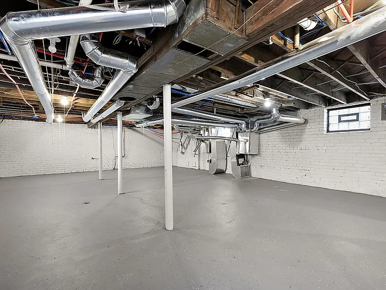 5741 Lakewood St — Photo 48