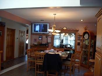 4th image of 1095 Parkwood Blvd