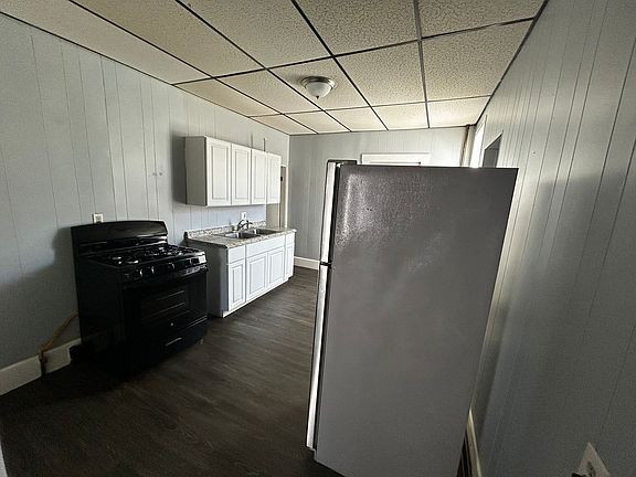 4th image of 323 Dubuque St #1