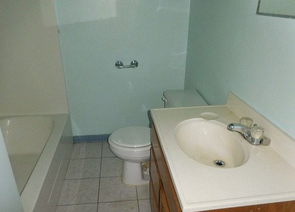 2nd image of 4618 Pine Ave
