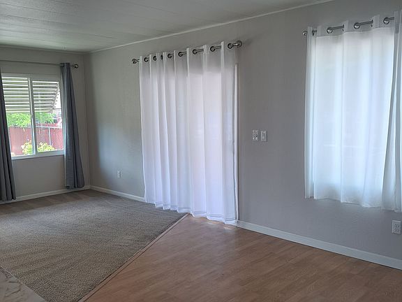 4th image of 440 Gentry Way #7