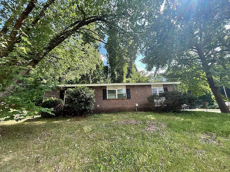 1100 Savannah Dr — Photo 1