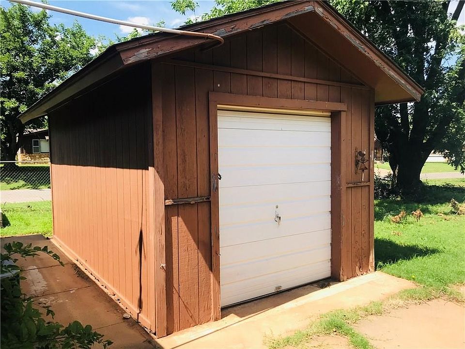 2nd image of 724 N Walker Ave