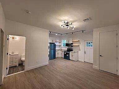 2nd image of 682 Whitney Ave