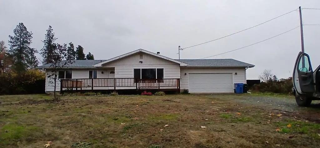 2759 Walnut Ave photo 1