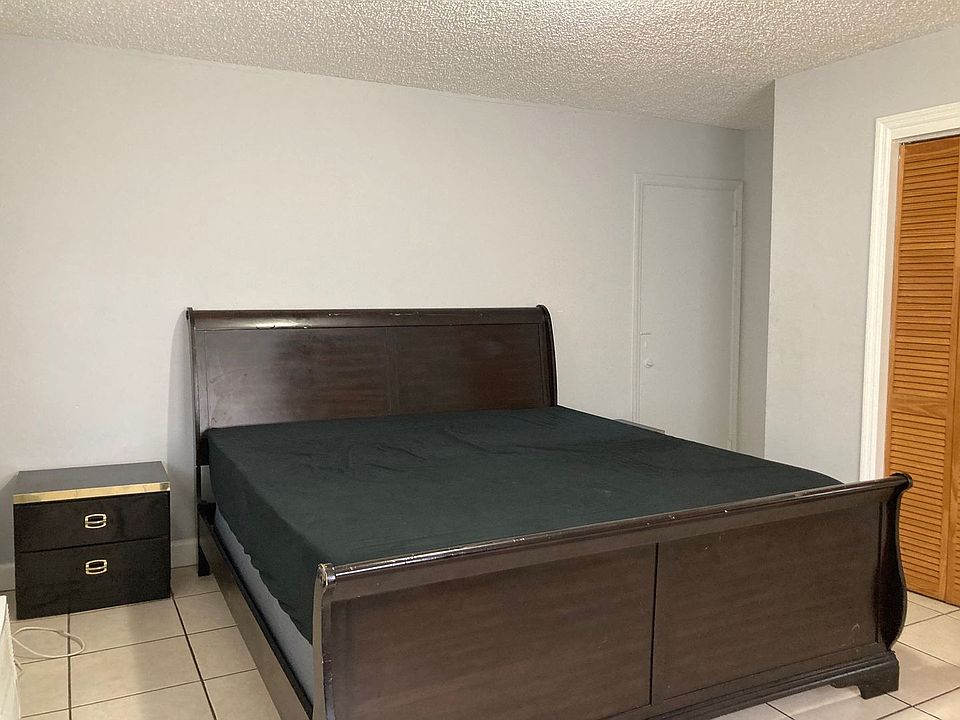 2nd image of 3806 Hollywood Blvd #14
