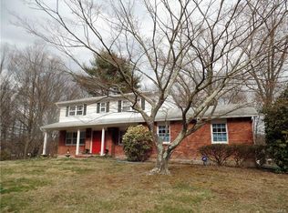 2 Ungava Dr, New City, NY 10956