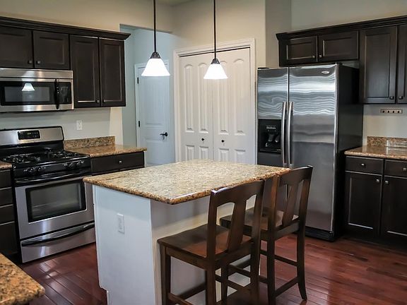 4th image of 872 London Ln
