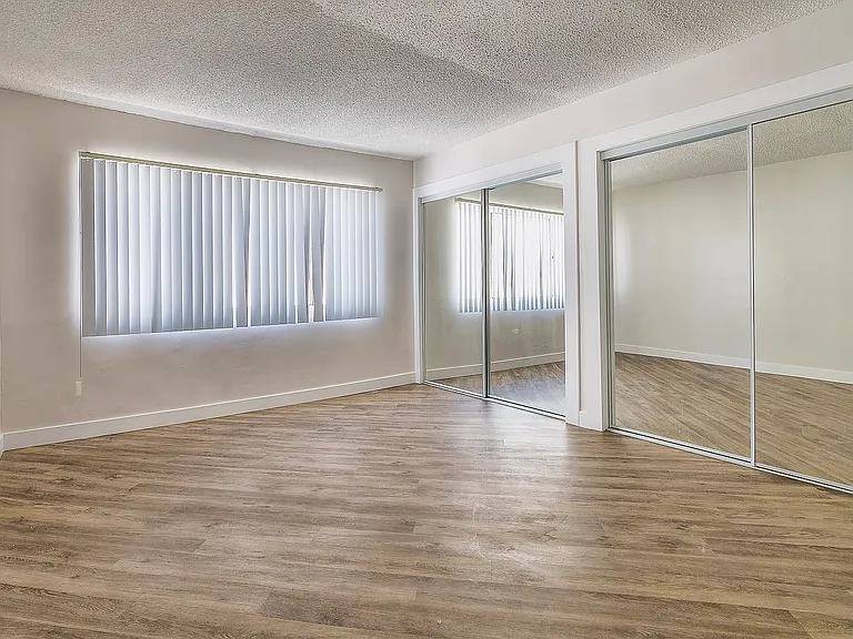 The Claridge Apartments — Photo 10