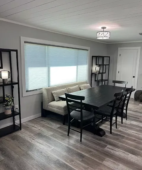 Kitchen table area