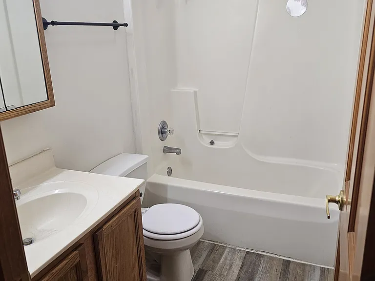 Main bathroom, full bath