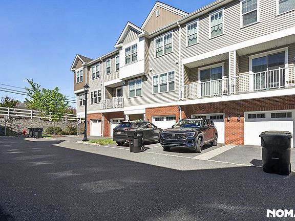 3rd image of 404 Dickson Ct