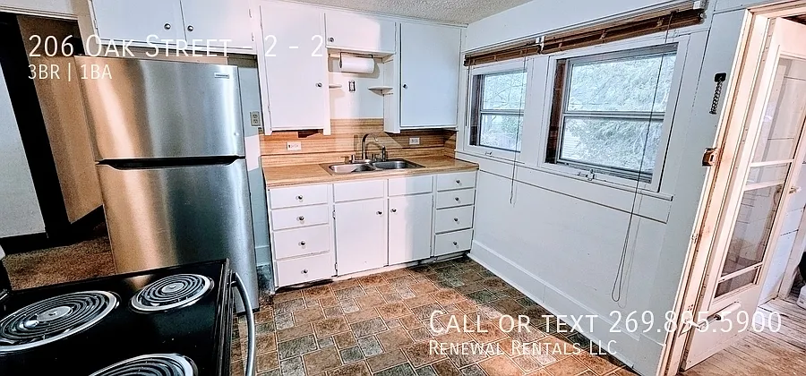 NEW listing 3 bedroom Dowagiac rental home! New paint and stainless stove! — Photo 3
