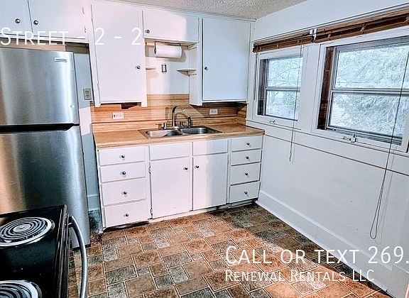 3rd image of 206 Oak St #2