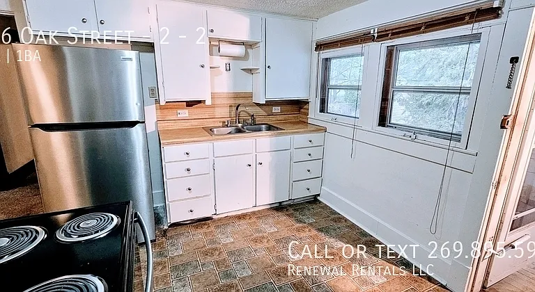 206 Oak St #2 — Photo 3