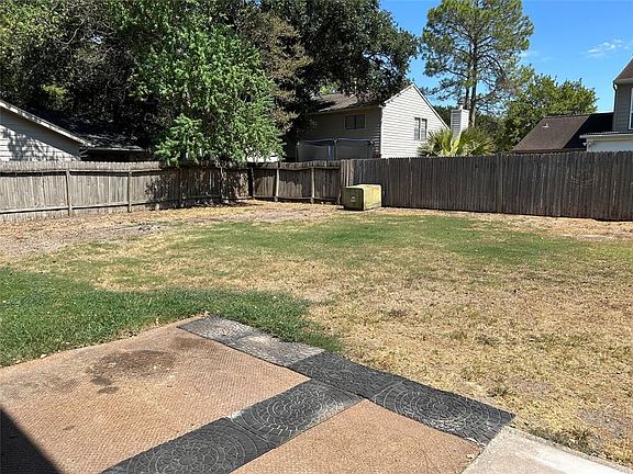 3rd image of 8446 Lake Crystal Dr