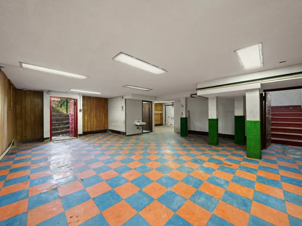 6660 Ridge Boulevard image 17 of 21