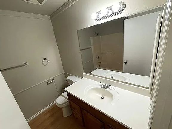 4th image of 601 Cammarano Ct SW
