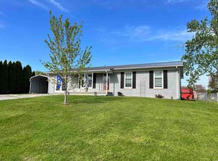 914 N Polk Dr, Oakland City, IN 47660