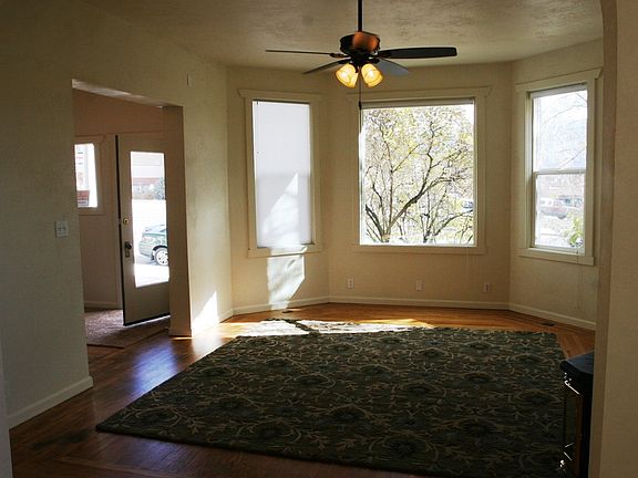 5th image of 633 S Main St