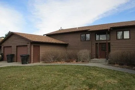 325 Cape Cod Dr Photo 1