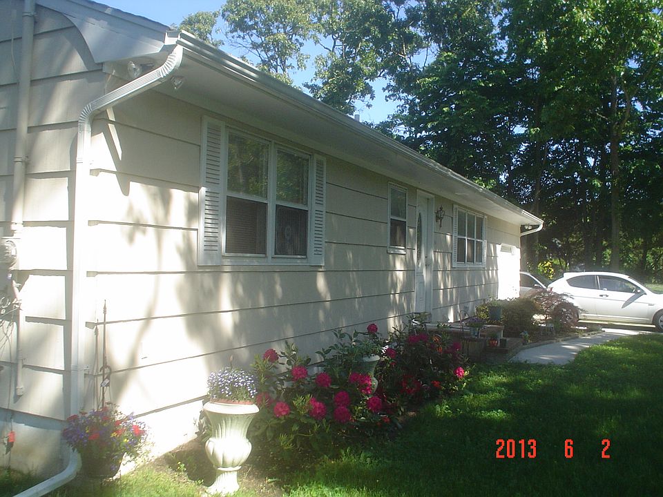 1st image of 91 Bellport Ave