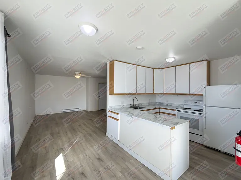 1409 E 12th St — Photo 20