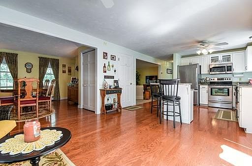 3rd image of 33 High Pines Dr