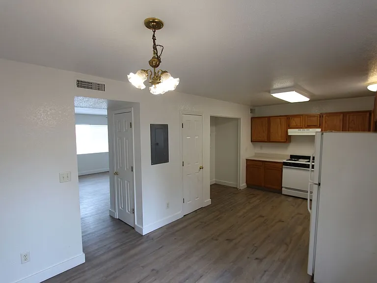 2115 N West St — Photo 12