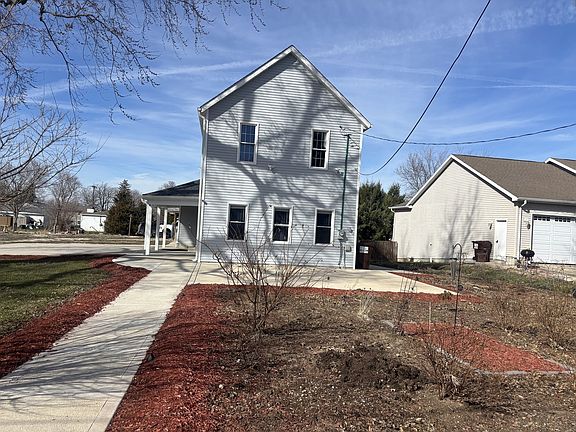 4th image of 303 Depot St