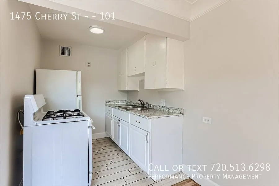 Charming Updated Apartment In The Heart Of Denver's Hale Neighborhood! - Utilities Included — Photo 4