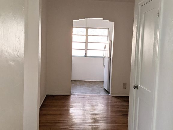 5th image of 725 Lenox Ave APT 1