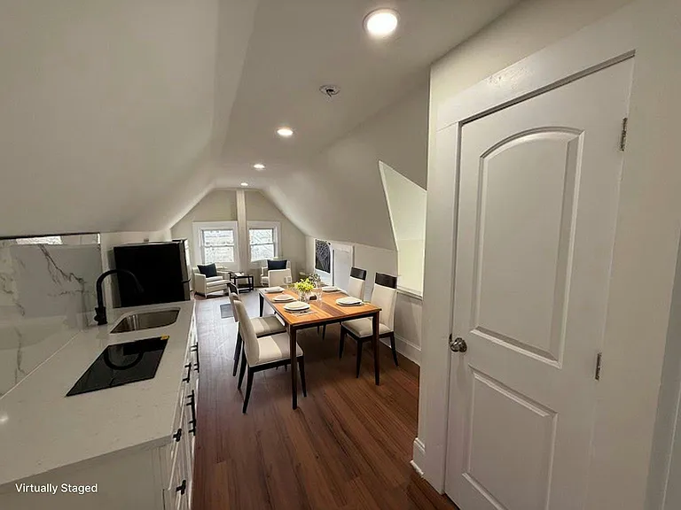1326 W 110th St #3 — Photo 2