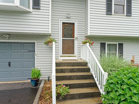 3rd image of 12 Maywood Ave