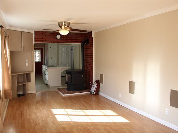 3rd image of 205 Elm St