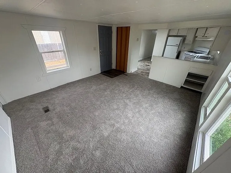 595 Chickadee Dr — Photo 4