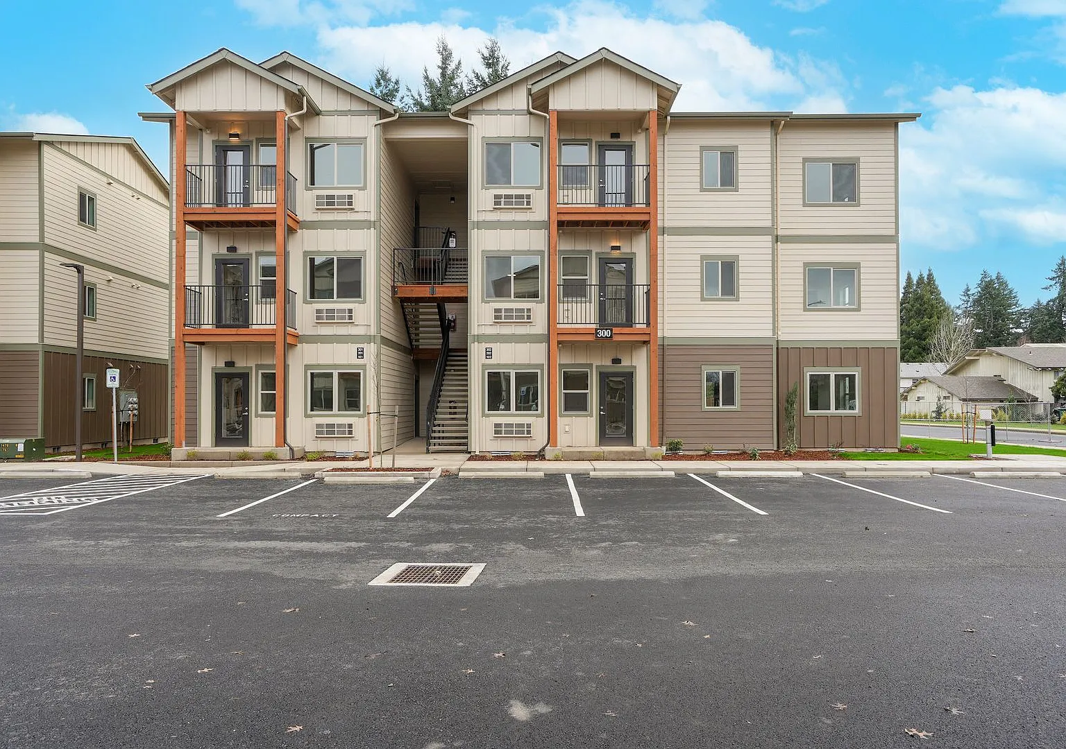 Riddell Apartments — Photo 2