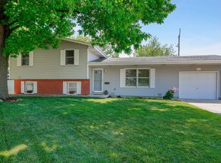 506 Aztec Dr, Carol Stream, IL 60188