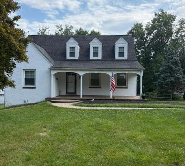 90 Clearview Ave — Photo 2