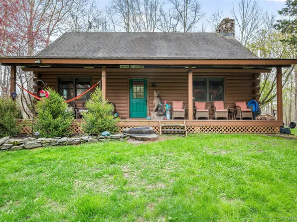 42 Browning Road, Hyde Park, NY 12538