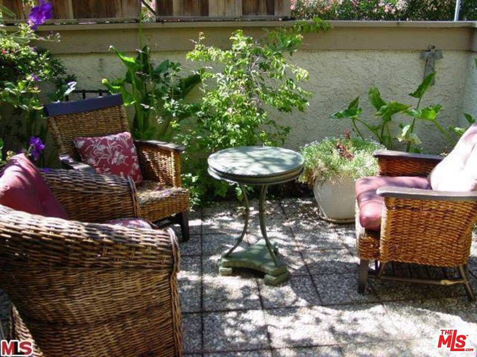 1st image of 1584 Palisades Dr