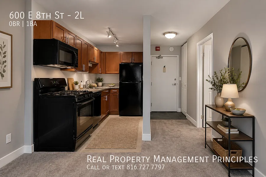 Building Photo - 600 E 8th St #2L