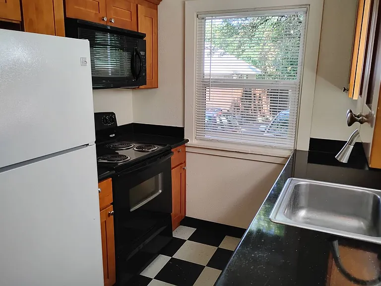 2031 N Watts St #10 — Photo 17
