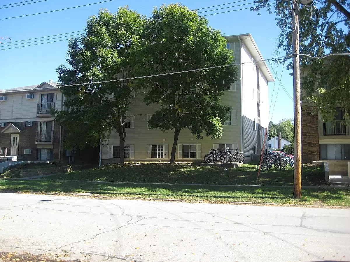 4 bed, 1400 sqft, $1,450 — Photo 1
