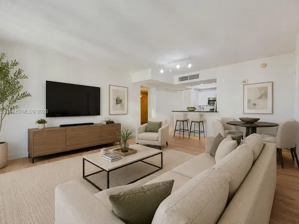 7350 SW 89th St APT 2110S, Miami, FL 33156